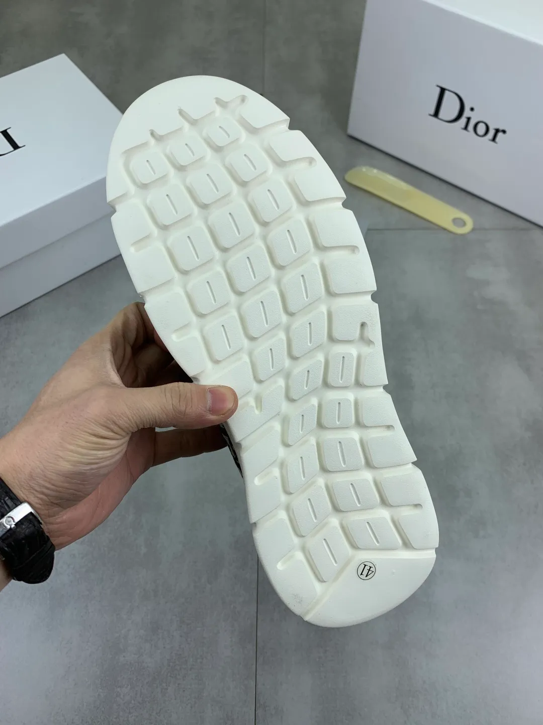 Men's Men's Shoes💰P420💰[New Style]🆘[Dior] Dior original lace-up high-top men's shoes Classic casual shoes 🔥This model is the official classic model with high quality and made by famous original designers. It is made of high-quality cowhide with original materials➕Comfortable and breathable mesh lining➕Pigskin insole. The perfect last shape and generous and fashionable design have attracted many consumers. Suitable for drivers to drive🚗What you want is the highest quality in the market. Color: 2️⃣Code number: 38--44